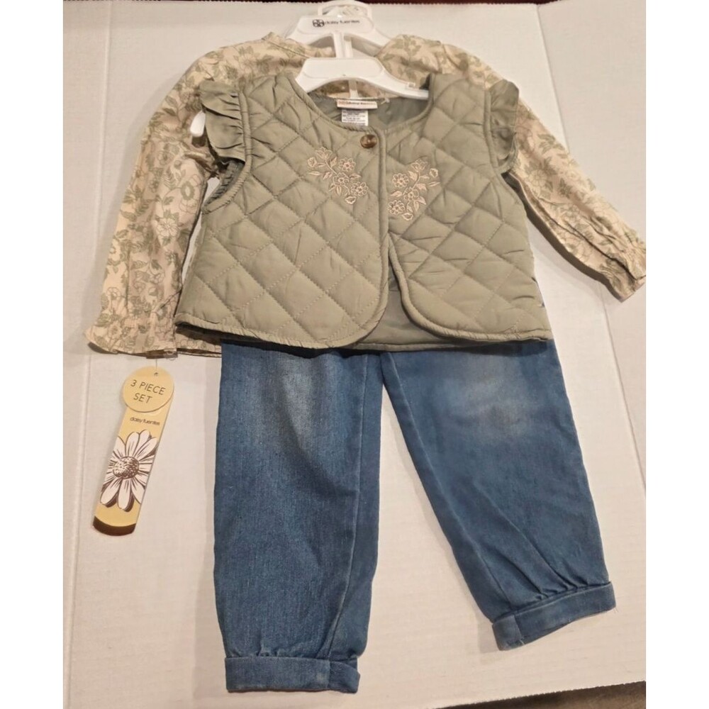 Daisy Fuentes 3 Piece Set 24 Months Green Vest, Floral Top, Pants New with Tags